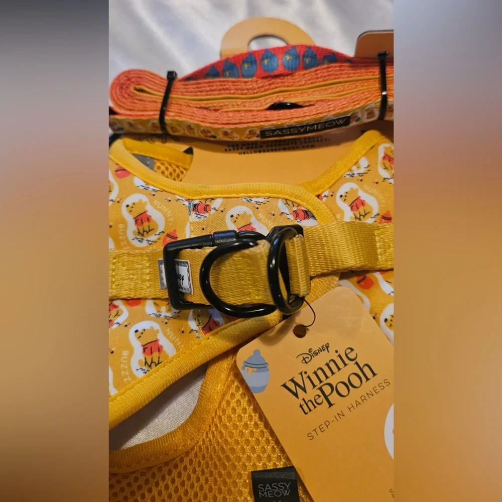 Disney Sassy Meow Winnie The Pooh Harness, Collar and Leash Set (M)